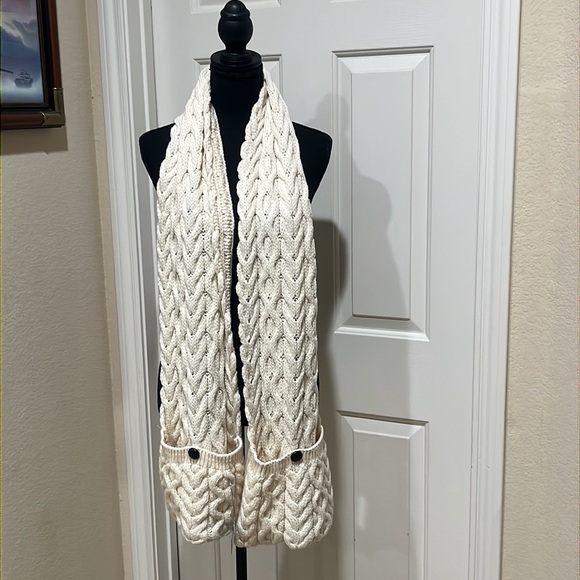 ARAN WOOLEN MILLS BEIGE POCKET SCARF! - Picture 4 of 8